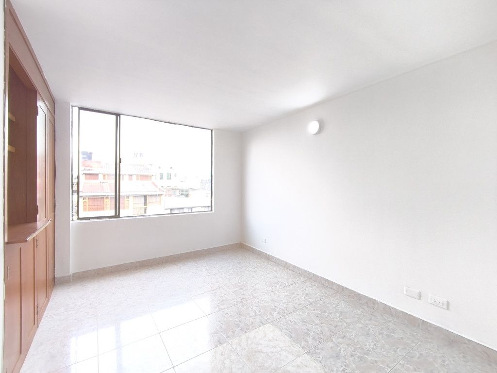 Apartamento en venta en Comuneros, Bogotá · foto 8 de 15
