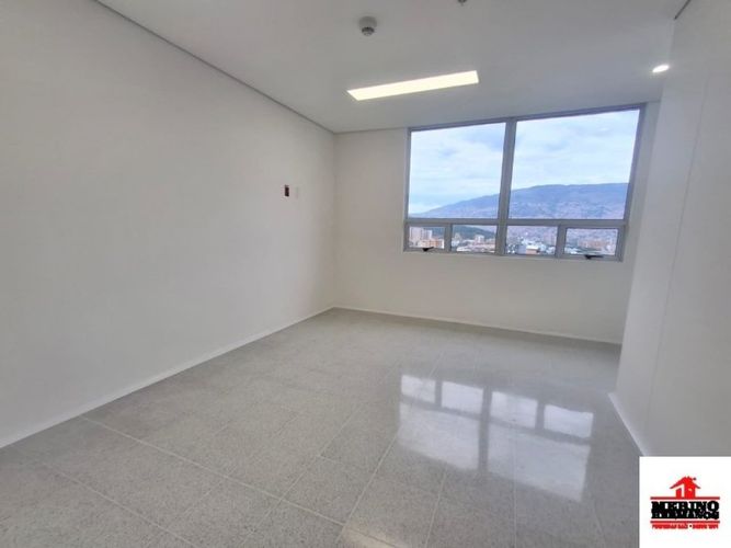 Consultorio en venta en Los Pinos, Medellín, 29 m² · foto 2 de 12