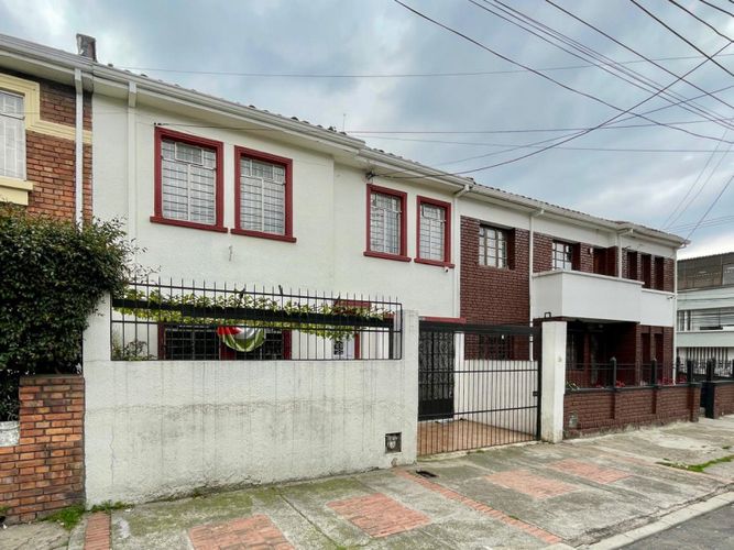Casa de 6 alcobas en venta en Quesada, Bogotá, 318 m² · foto 2 de 24
