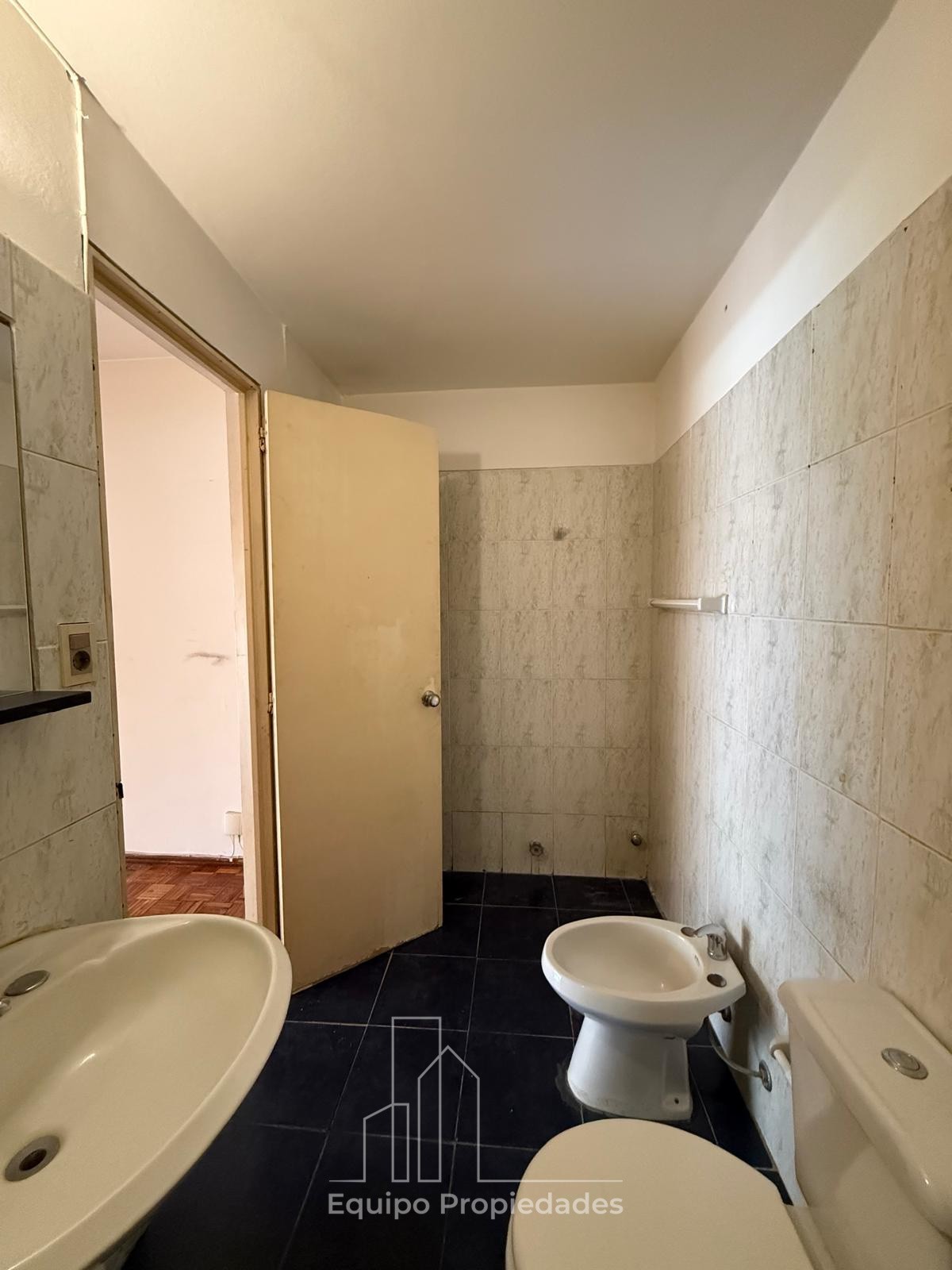 Amplio Apartamento sobre Colonia con balcón, calefacción central y orientación Norte · Foto 11