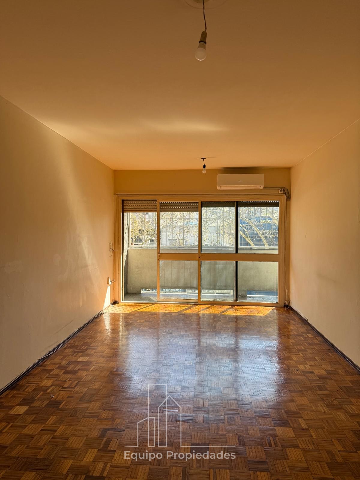 Amplio Apartamento sobre Colonia con balcón, calefacción central y orientación Norte · Foto 2