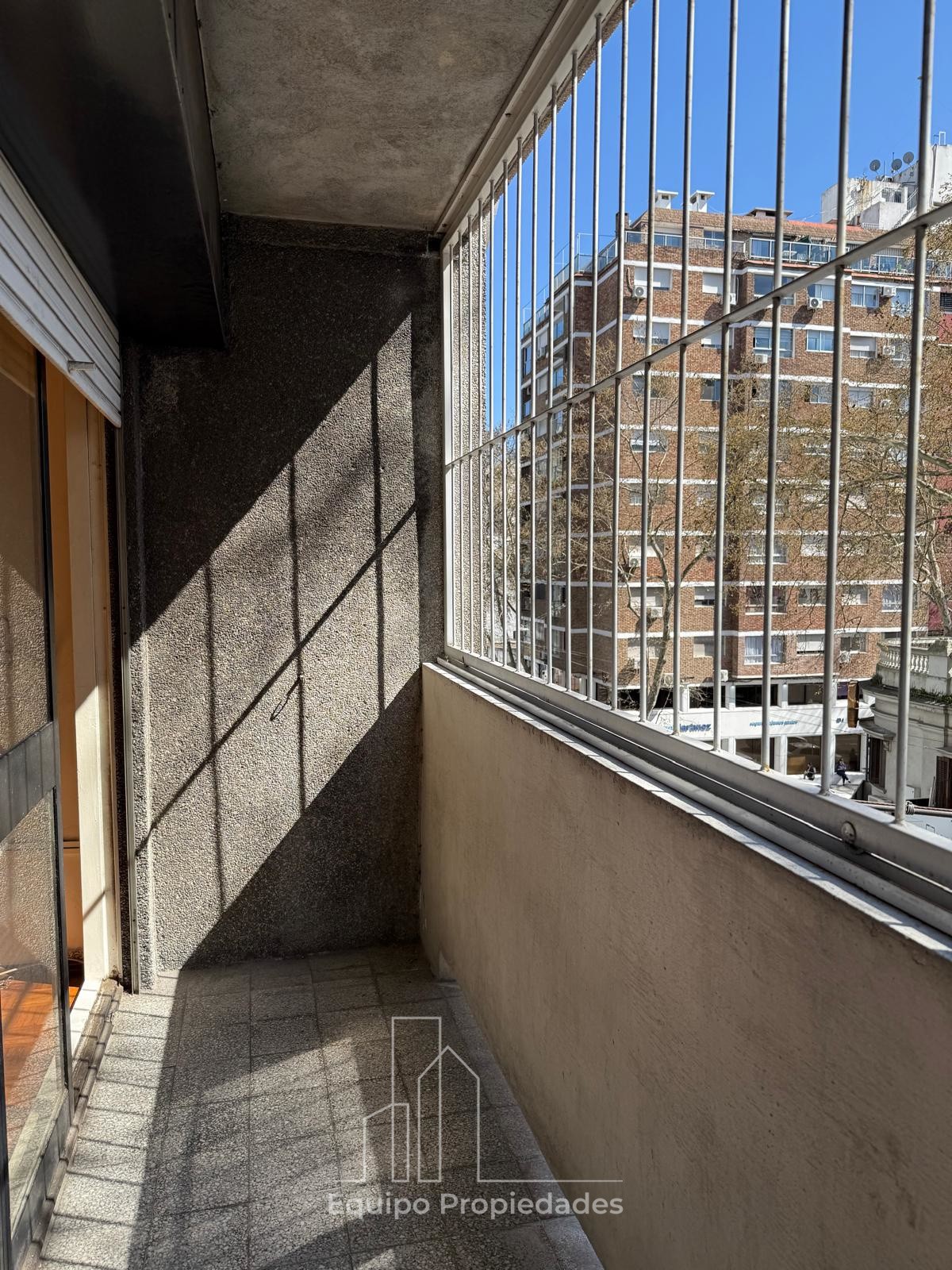Amplio Apartamento sobre Colonia con balcón, calefacción central y orientación Norte · Foto 3