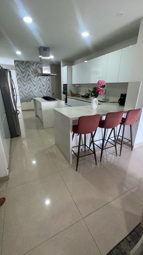 Apartamento de 4 alcobas en venta en Lagos Del Cacique, Bucaramanga, 187 m² · foto 2 de 17
