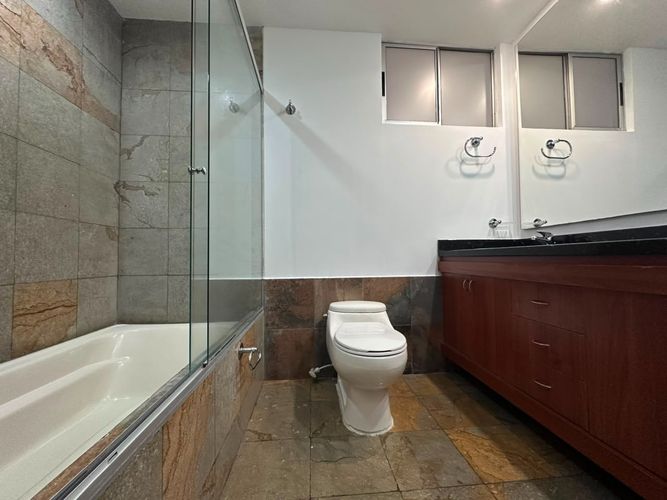 Apartamento de 4 alcobas en arriendo en El Poblado, Medellín, 180 m² · foto 17 de 20