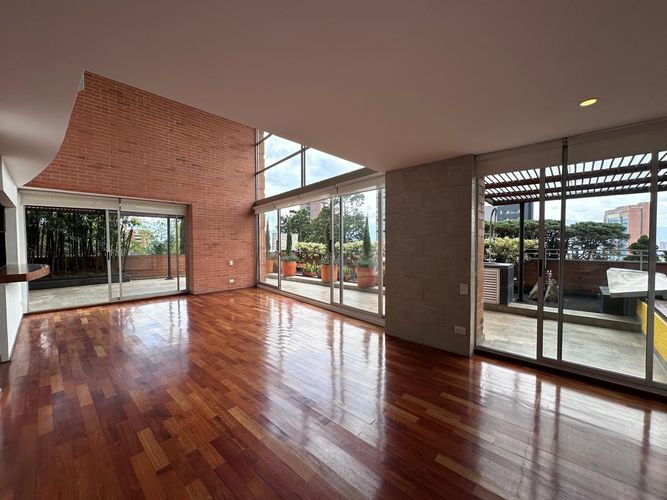 Apartamento de 4 alcobas en arriendo en El Poblado, Medellín, 180 m² · foto 2 de 20
