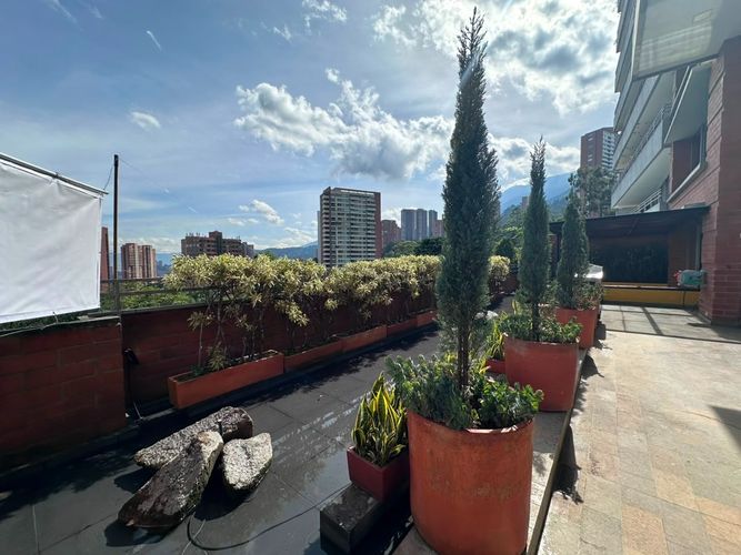 Apartamento de 4 alcobas en arriendo en El Poblado, Medellín, 180 m² · foto 19 de 20