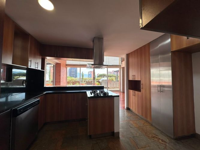 Apartamento de 4 alcobas en arriendo en El Poblado, Medellín, 180 m² · foto 9 de 20
