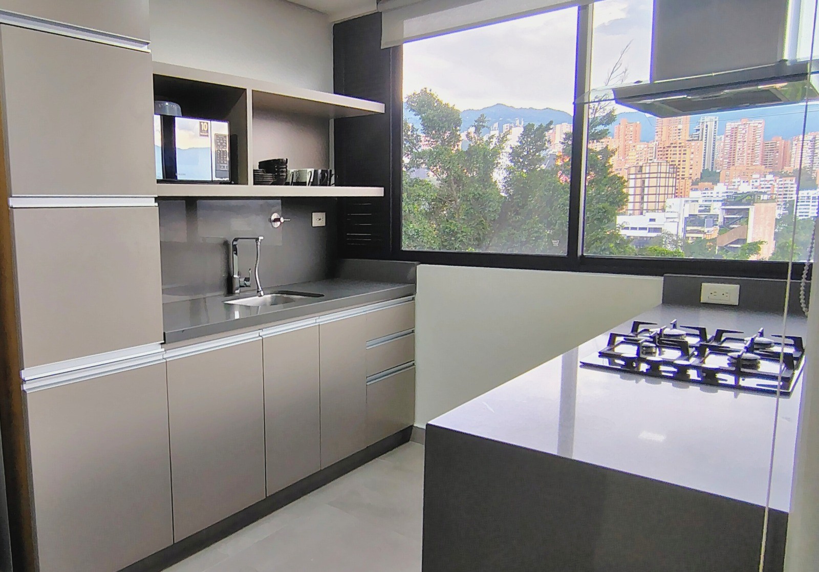 Apartamento en arriendo en Lalinde, Medellín · foto 4 de 18