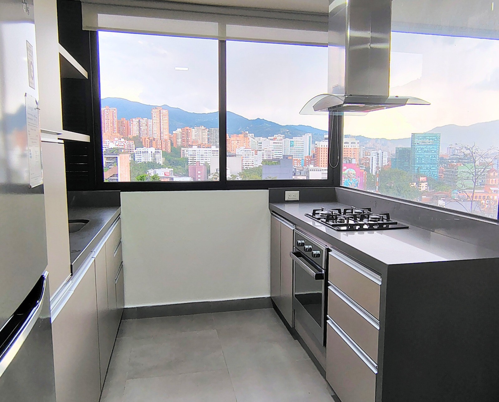 Apartamento en arriendo en Lalinde, Medellín · foto 2 de 18