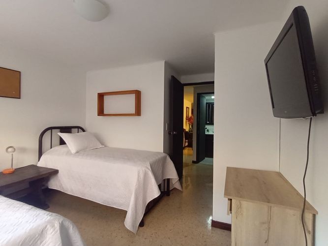 Apartamento de 3 alcobas en venta en Laureles, Medellín, 140 m² · foto 17 de 19