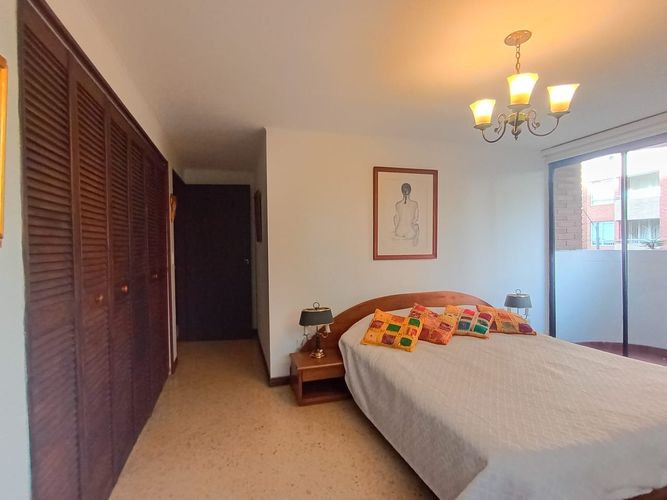 Apartamento de 3 alcobas en venta en Laureles, Medellín, 140 m² · foto 11 de 19