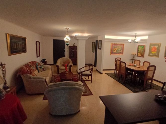 Apartamento de 3 alcobas en venta en Laureles, Medellín, 140 m² · foto 2 de 19