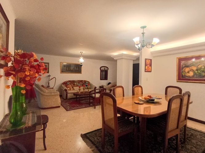 Apartamento de 3 alcobas en venta en Laureles, Medellín, 140 m² · foto 4 de 19