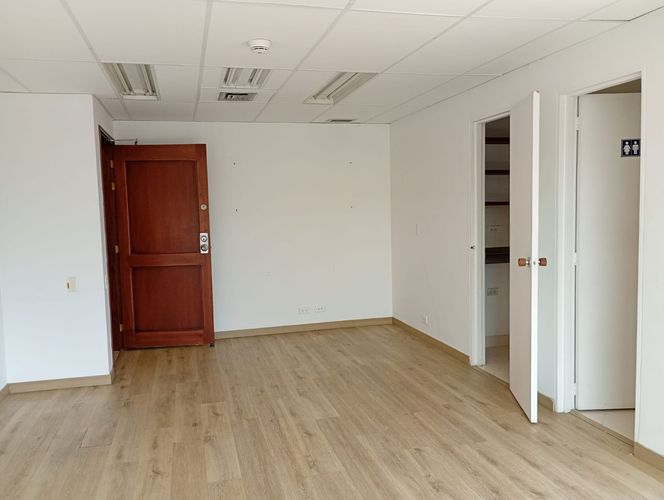 Oficina en arriendo en El Poblado, Medellín, 36 m² · foto 4 de 9