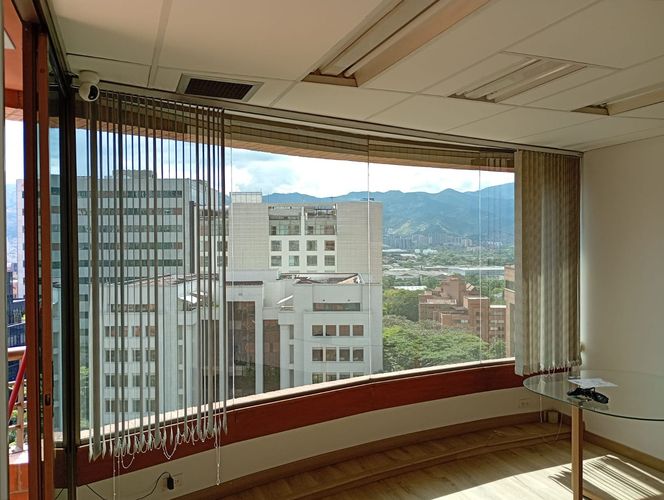 Oficina en arriendo en El Poblado, Medellín, 36 m² · foto 2 de 9