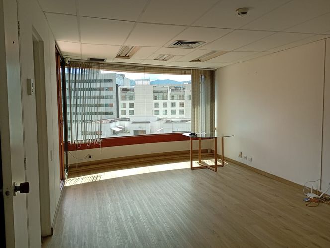 Oficina en arriendo en El Poblado, Medellín, 36 m² · foto 3 de 9