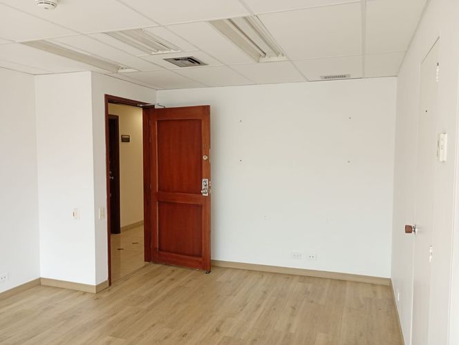 Oficina en arriendo en El Poblado, Medellín, 36 m² · foto 6 de 9