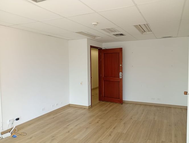 Oficina en arriendo en El Poblado, Medellín, 36 m² · foto 7 de 9