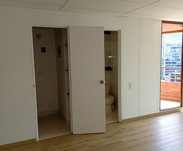 Oficina en arriendo en El Poblado, Medellín, 36 m² · foto 8 de 9