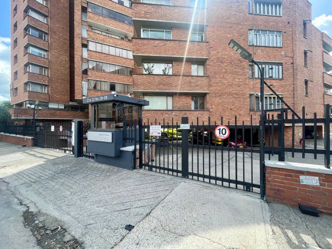 Apartamento de 4 alcobas en venta en Acevedo Tejada, Bogotá, 202 m² · foto 6 de 24