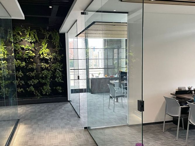 Oficina en venta en El Poblado, Medellín, 205 m² · foto 8 de 10