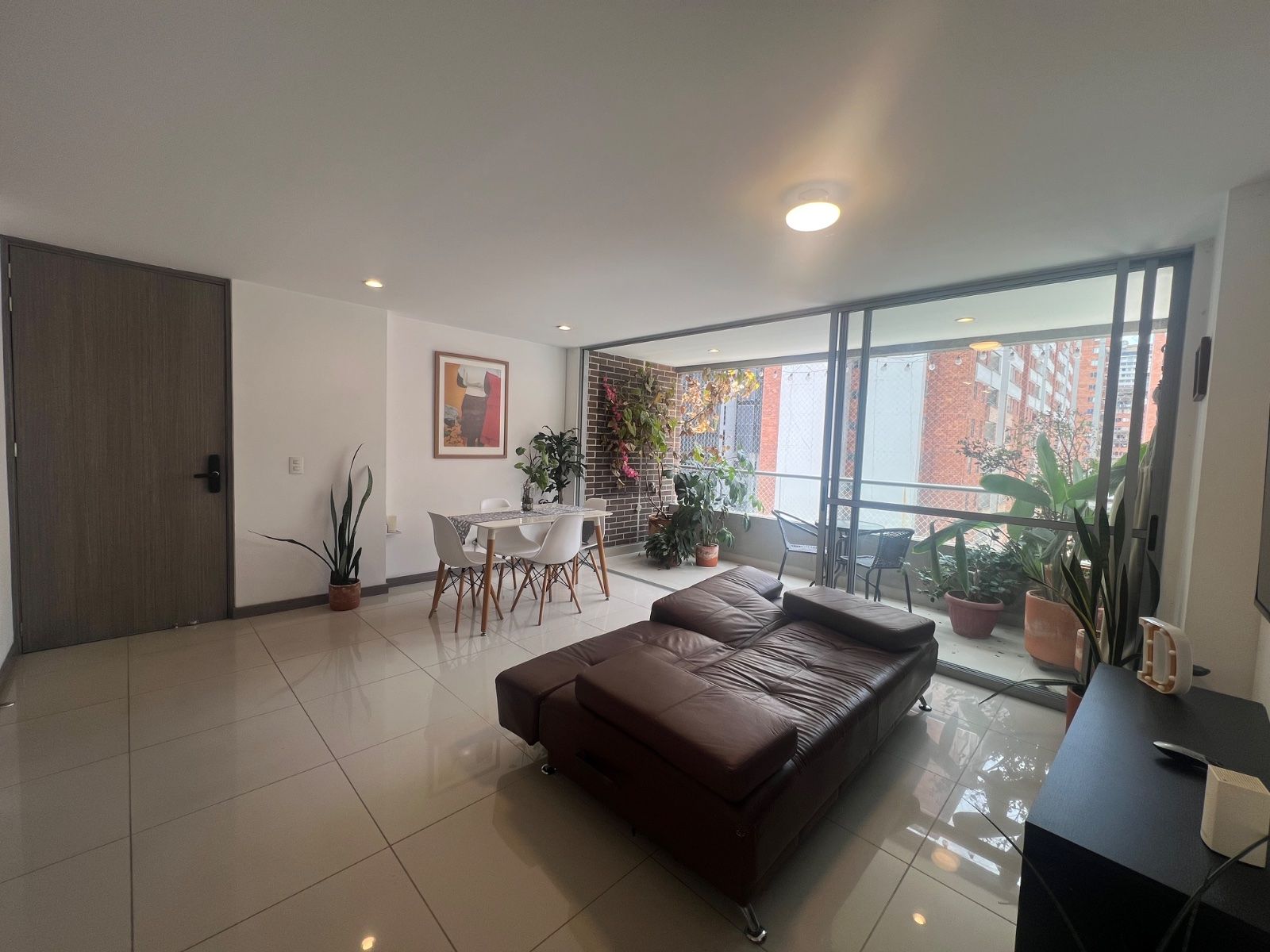 Apartamento en arriendo en El Poblado, Medellín · foto 3 de 15