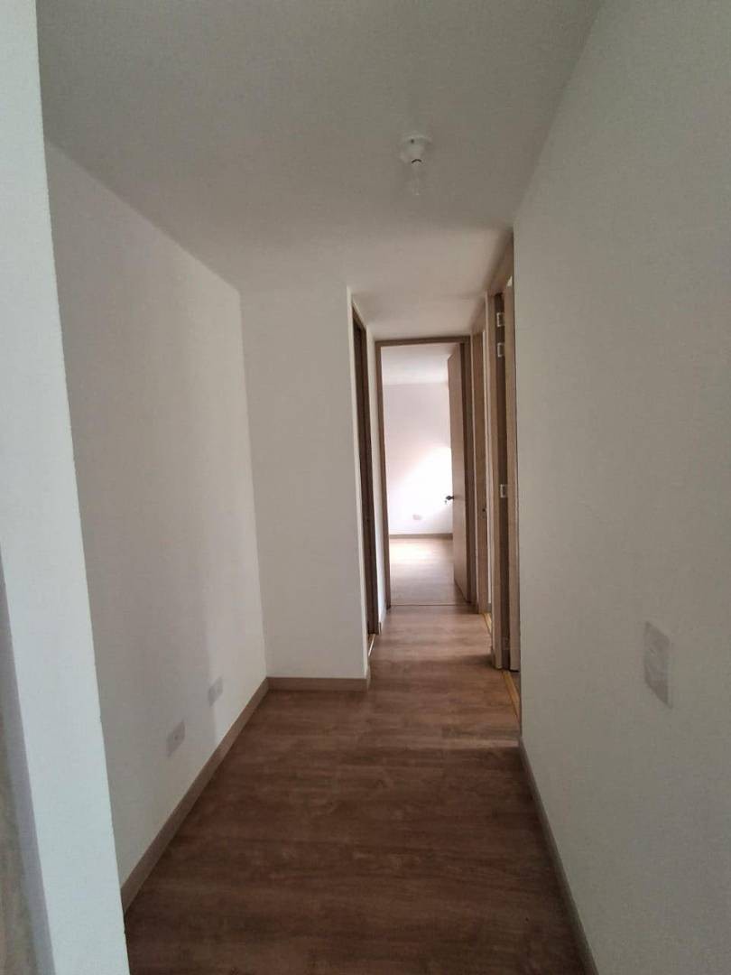 Apartamento en venta en Alcala, Mosquera · foto 5 de 12