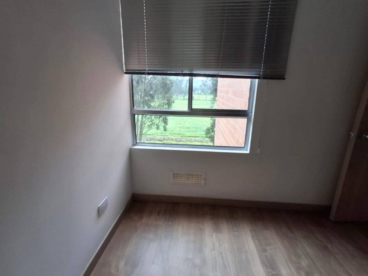 Apartamento en venta en Alcala, Mosquera · foto 6 de 12