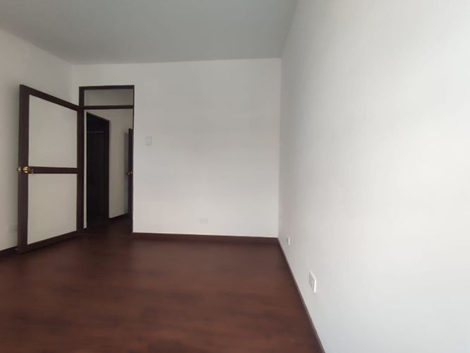 Casa de 5 alcobas en venta en El Recuerdo, Bogotá, 218 m² · foto 8 de 19