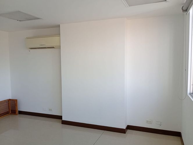 Oficina en venta en El Poblado, Medellín, 33 m² · foto 3 de 10