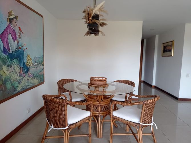 Apartamento de 3 alcobas en venta en El Poblado, Medellín, 145 m² · foto 2 de 20