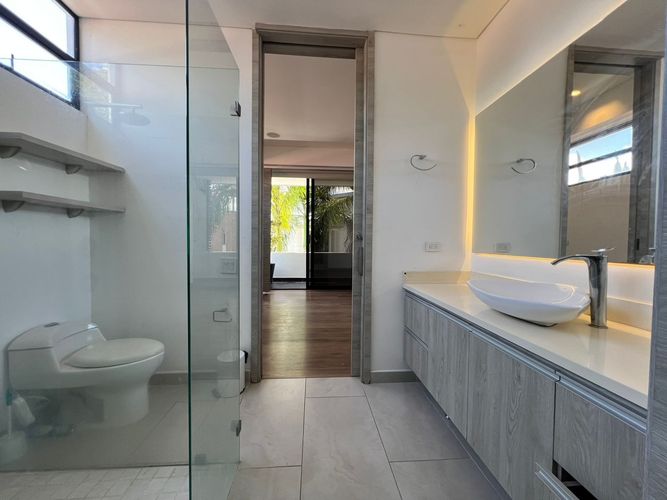 Casa de 4 alcobas en venta en El Poblado, Medellín, 940 m² · foto 14 de 20
