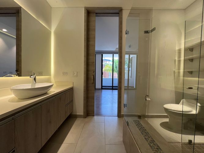 Casa de 4 alcobas en venta en El Poblado, Medellín, 940 m² · foto 15 de 20