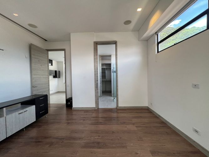 Casa de 4 alcobas en venta en El Poblado, Medellín, 940 m² · foto 7 de 20