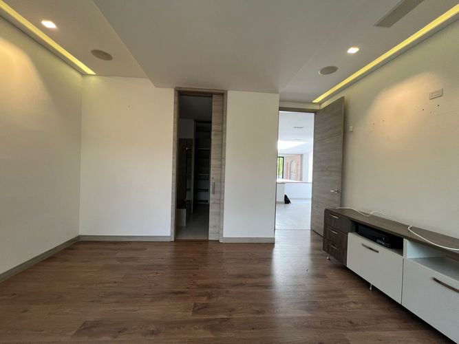 Casa de 4 alcobas en venta en El Poblado, Medellín, 940 m² · foto 10 de 20