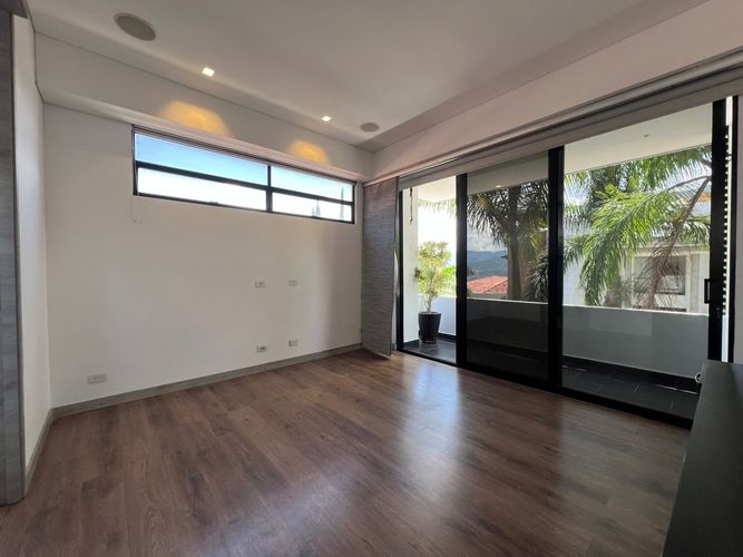 Casa de 4 alcobas en venta en El Poblado, Medellín, 940 m² · foto 9 de 20