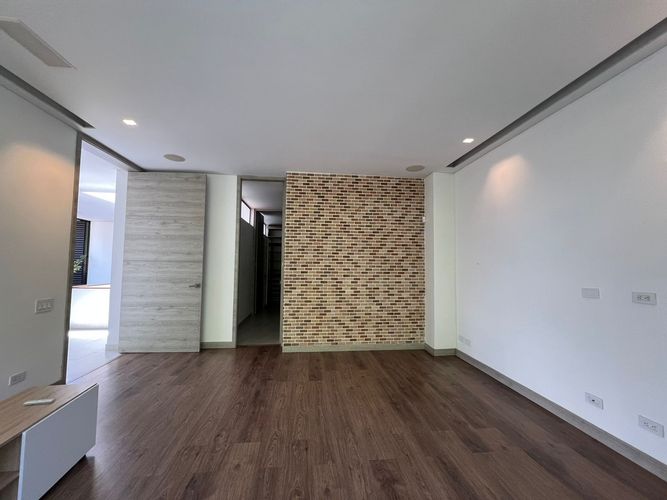 Casa de 4 alcobas en venta en El Poblado, Medellín, 940 m² · foto 11 de 20