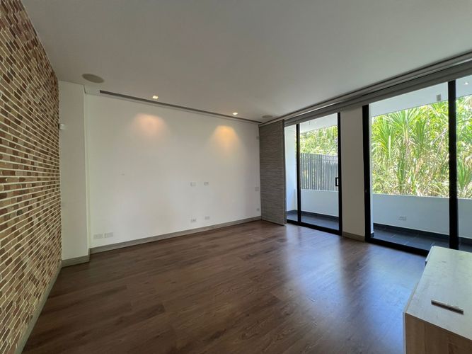 Casa de 4 alcobas en venta en El Poblado, Medellín, 940 m² · foto 3 de 20