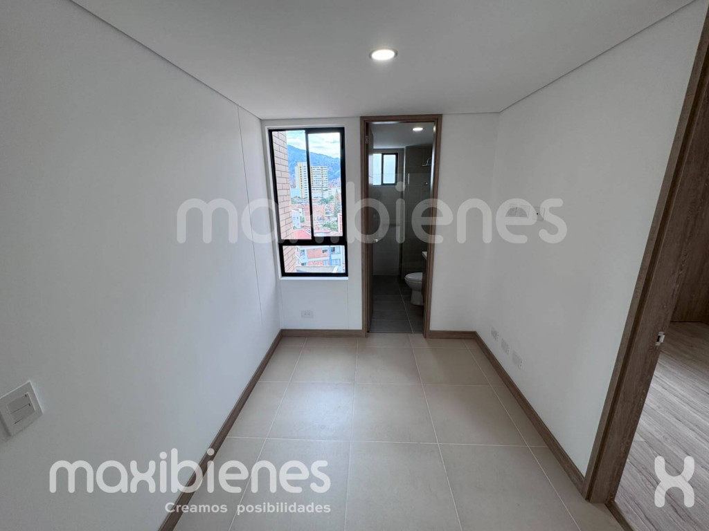 Apartamento en arriendo en Laureles, Medellín · foto 2 de 14