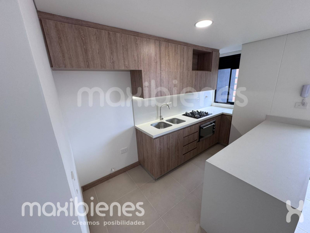 Apartamento en arriendo en Laureles, Medellín · foto 3 de 14