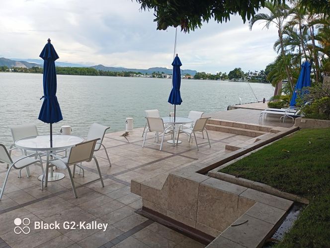 Casa de 5 alcobas en venta en Girardot, Girardot, 320 m² · foto 2 de 24