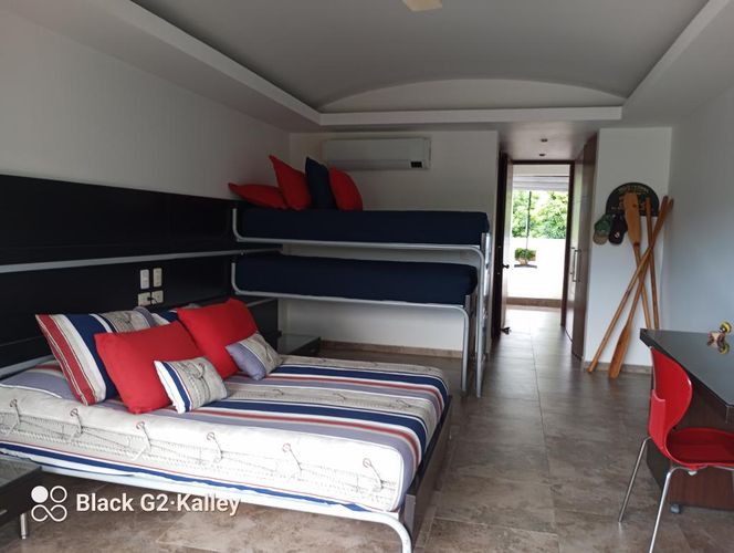 Casa de 5 alcobas en venta en Girardot, Girardot, 320 m² · foto 15 de 24