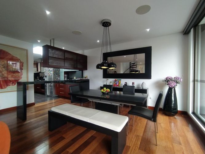 Apartamento de 3 alcobas en venta en Chicó Navarra, Bogotá, 320 m² · foto 2 de 24