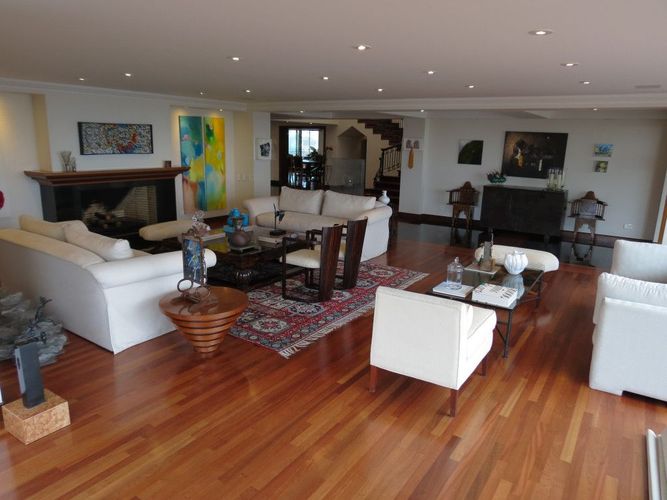 Apartamento de 4 alcobas en venta en Los Rosales, Bogotá, 706 m² · foto 3 de 20
