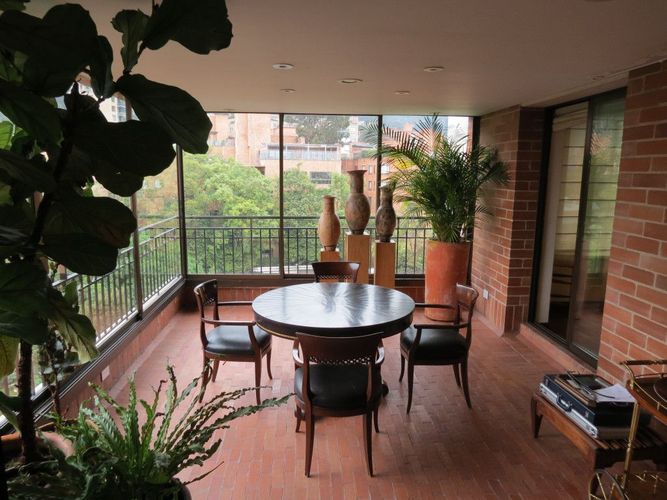 Apartamento de 4 alcobas en venta en Los Rosales, Bogotá, 706 m² · foto 6 de 20
