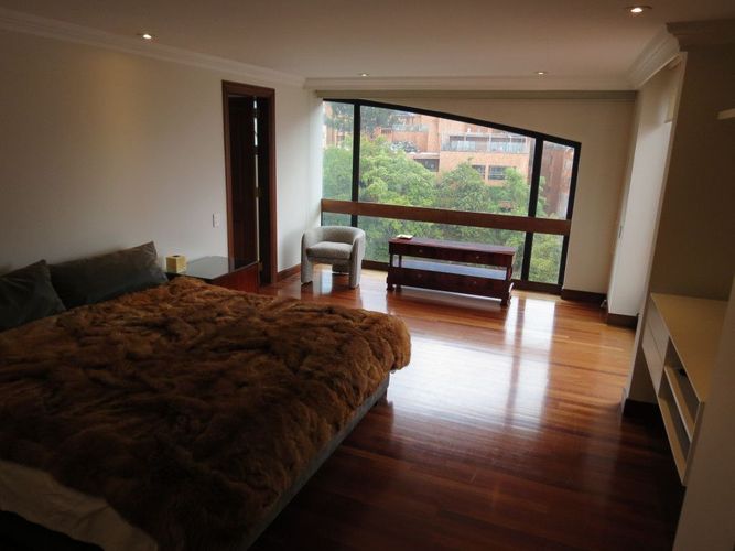 Apartamento de 4 alcobas en venta en Los Rosales, Bogotá, 706 m² · foto 13 de 20