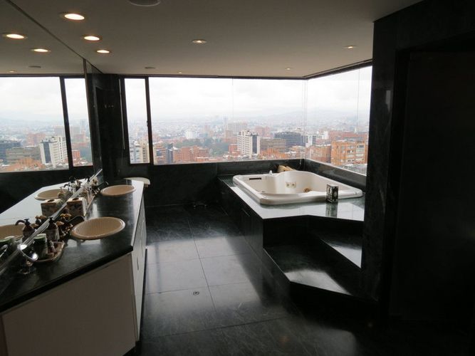 Apartamento de 4 alcobas en venta en Los Rosales, Bogotá, 706 m² · foto 19 de 20