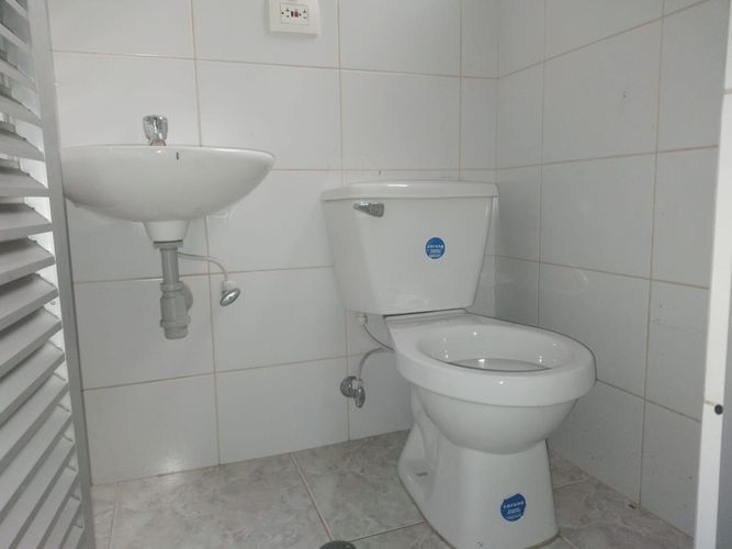 Bodega en arriendo en Cristo Rey, Medellín, 160 m² · foto 2 de 11