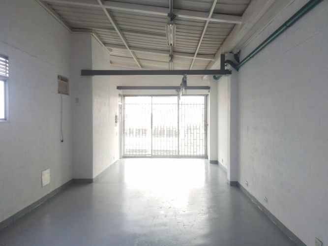 Bodega en arriendo en Cristo Rey, Medellín, 160 m² · foto 6 de 11