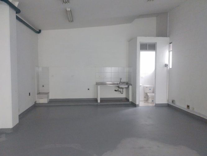 Bodega en arriendo en Cristo Rey, Medellín, 160 m² · foto 7 de 11